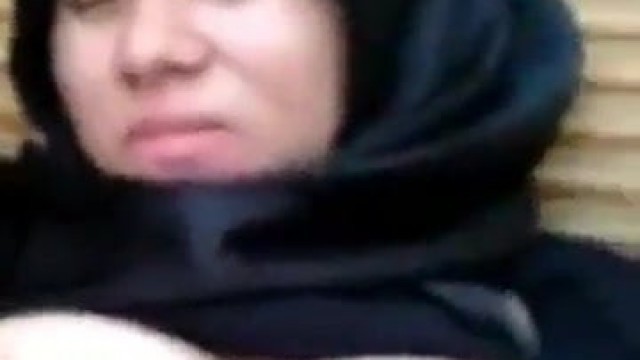 Jilbab hitam cantik