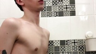 18 year old virgin jerks off in the bathroom and gets a juicy orgasm
