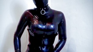 Latexdoll Ass-fucking with dildo